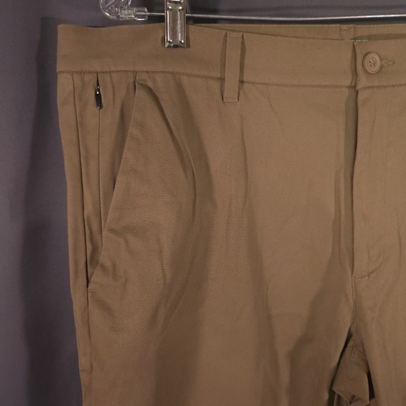 Roundtree & Yorke Straight Fit Khakis Size 40x32 - Picture 2 of 7